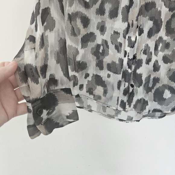 Equipment FEMME Silk Blouse Animal Print Button Down Size Xs Flaw - Picture 4 of 9